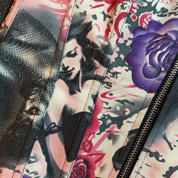 Sexy Graffiti and Roses Corset - Picture 2 of 6